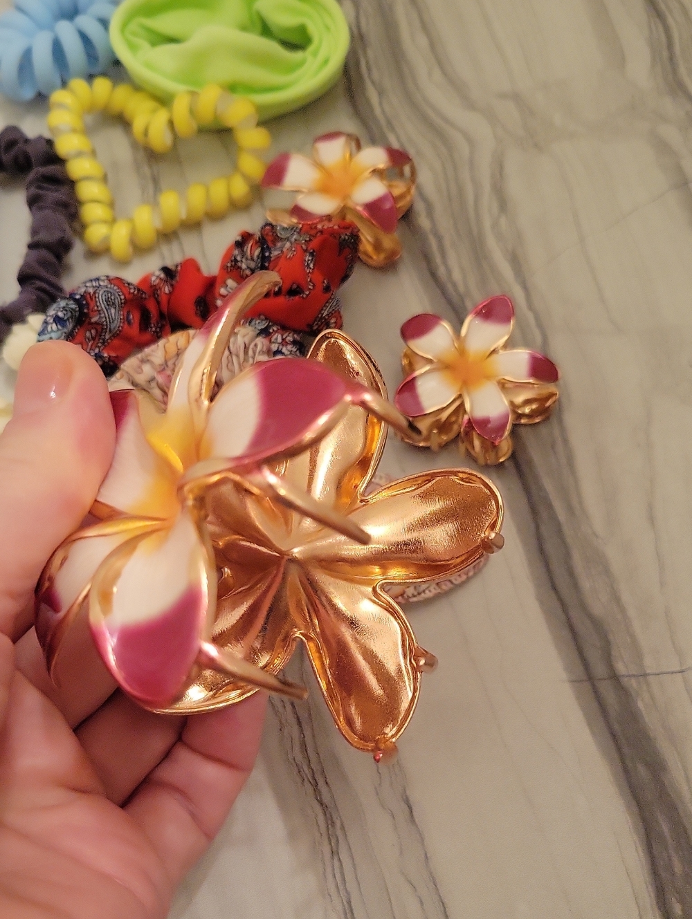 Amazon Floral Claw Clips & Assorted Color Scrunchie Set - Picture 2 of 5
